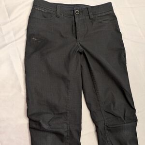 Under armour navy blue pants, size 30/32 in good condition
